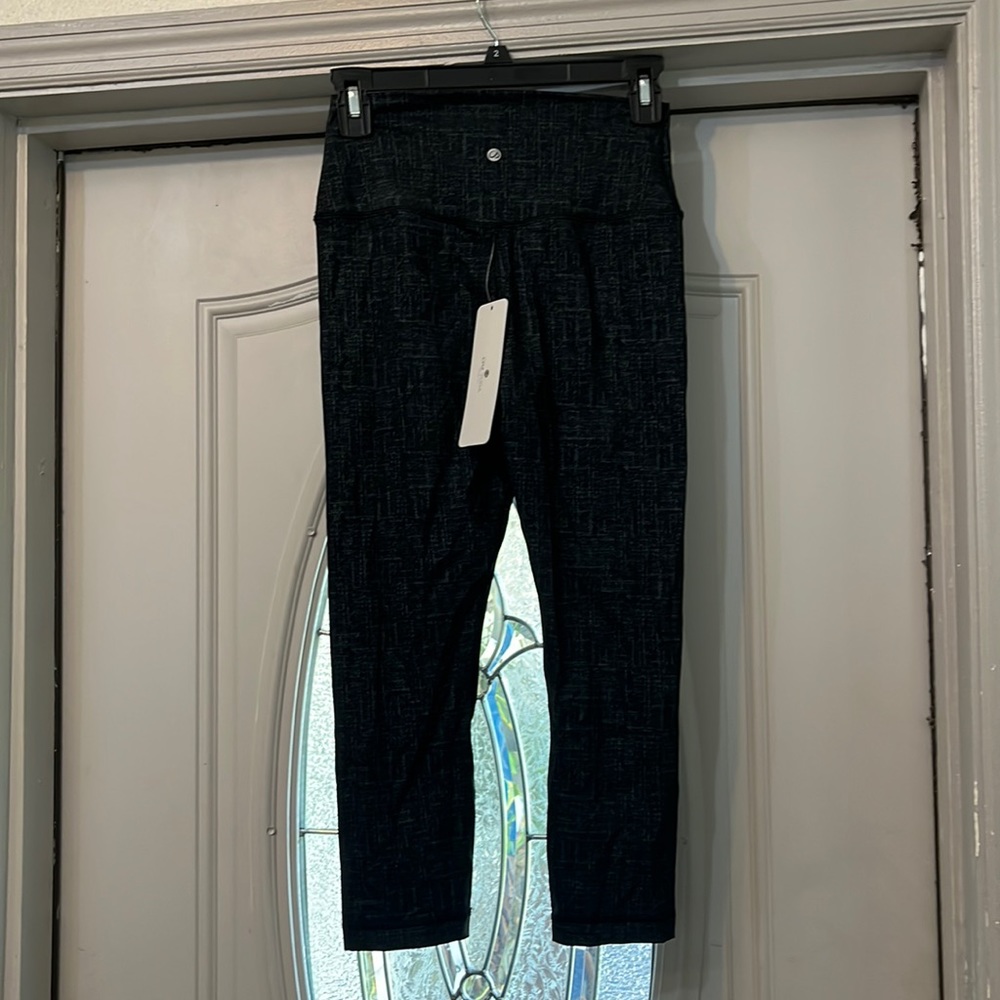 NWT yoga pants 3/4